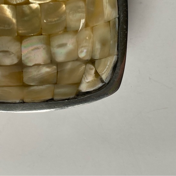 JULIA KNIGHT Trinket Dish Mother of Pearl Bowl Small 3.75” Square Shells Signed - Picture 8 of 16